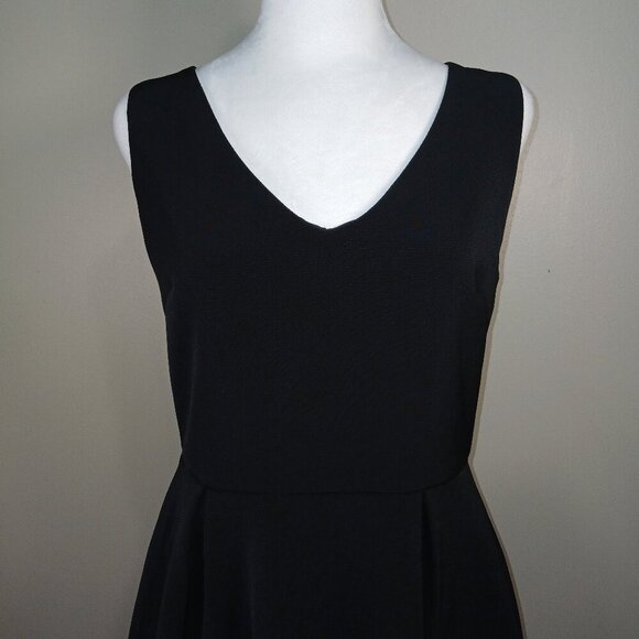 GIANNI BINI BLACK DRESS,PARTY DRESS, SEMI FORMAL, SLEEVELESS, V NECK, SIZE LARGE - Picture 2 of 6